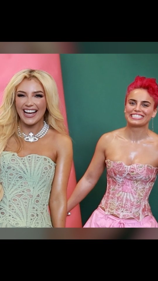 Instagram post by @y2jimbob for Elinchrom. Caption reads: [...] with them both. @canonuk cameras,....