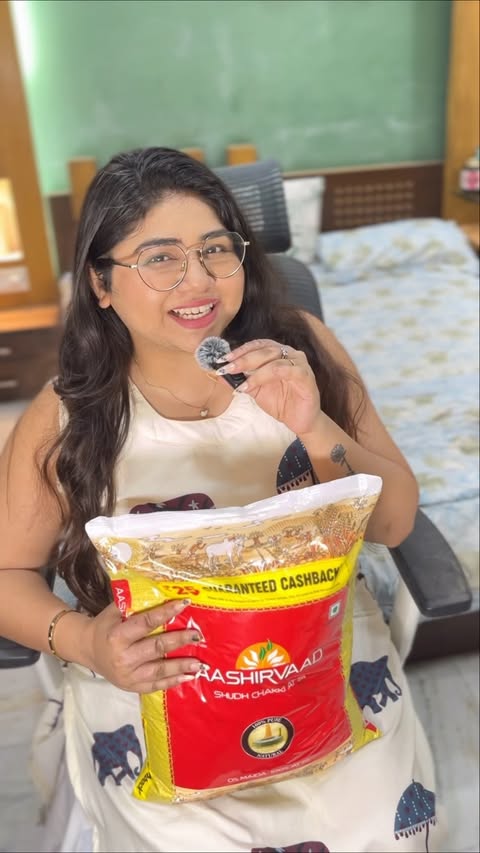 Instagram post by @shweta_v24 for Aashirvaad. Caption reads: [...] amount on your daily kitchen staple!....