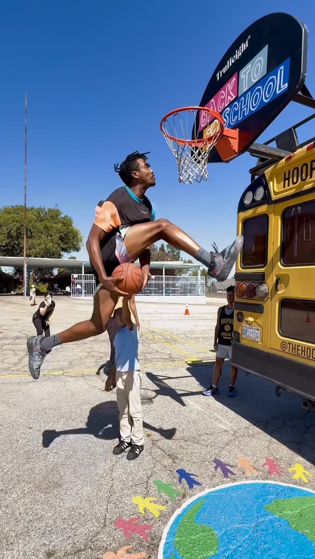 Instagram post by @thehoopbus for TruHeight Vitamins. Caption reads: Back to School 🏀📚
We got active last week in 5....