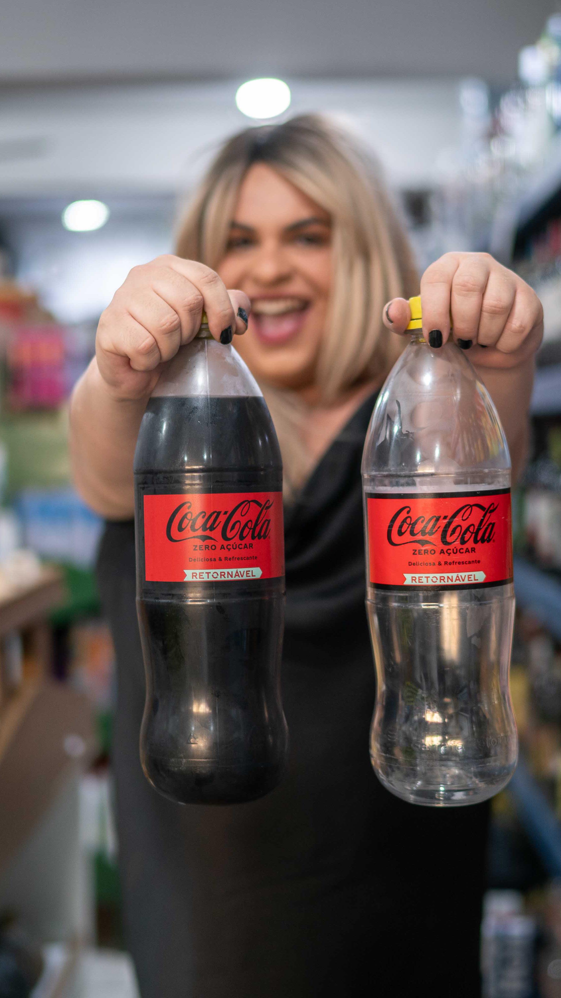 Instagram post by @mahlucindo for Coca-Cola Brasil. Caption reads: A maior advogada está de volta meus amores, quem....