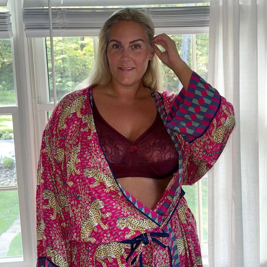 Instagram post by @kristenpicone_ for Glamorise. Caption reads: [...] your MagicLift Original Support Bra....