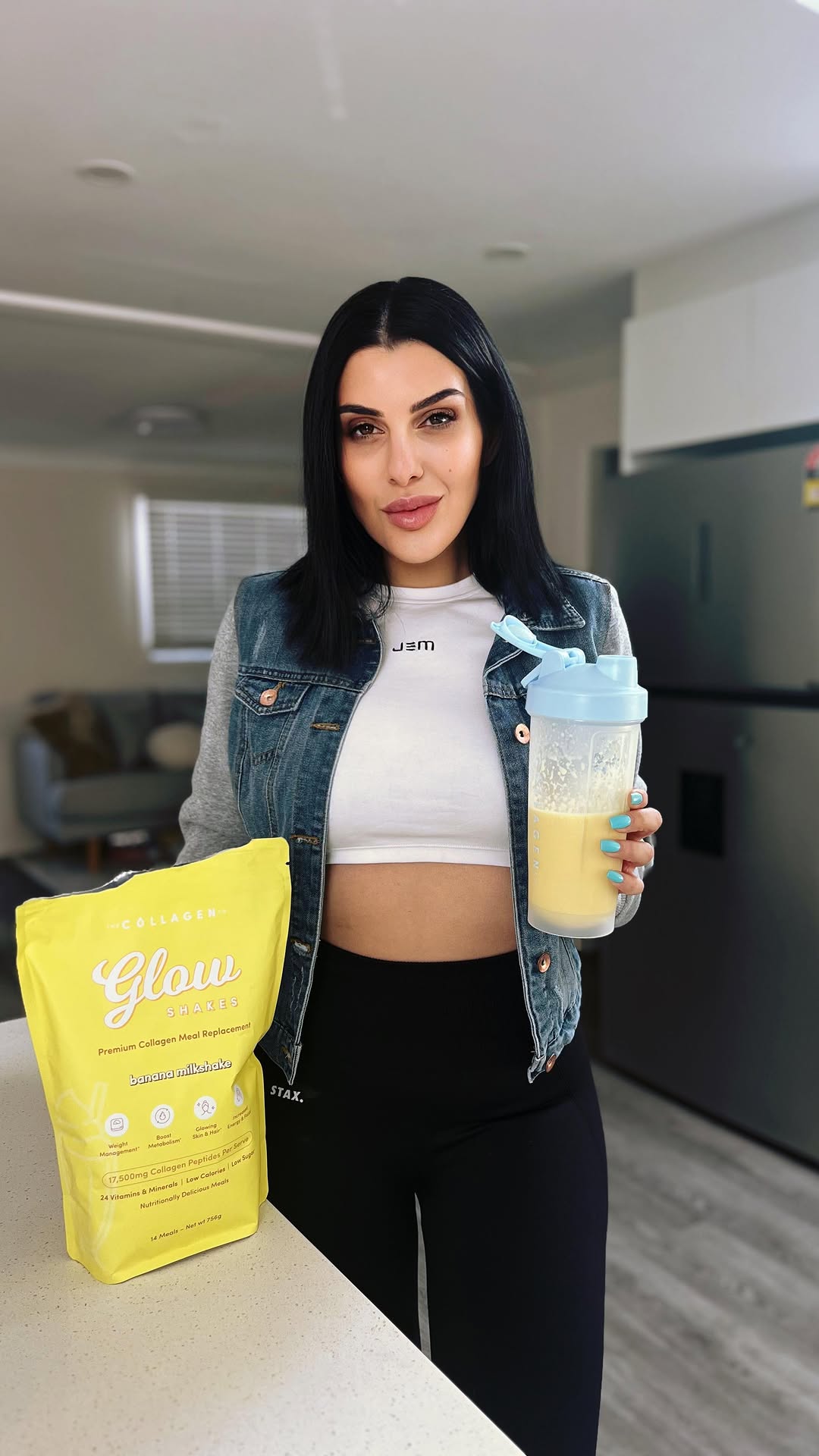 Instagram post by @sydneyfashiontribe for The Collagen. Caption reads: No name meal replacement shake vs @thecollagen.co....