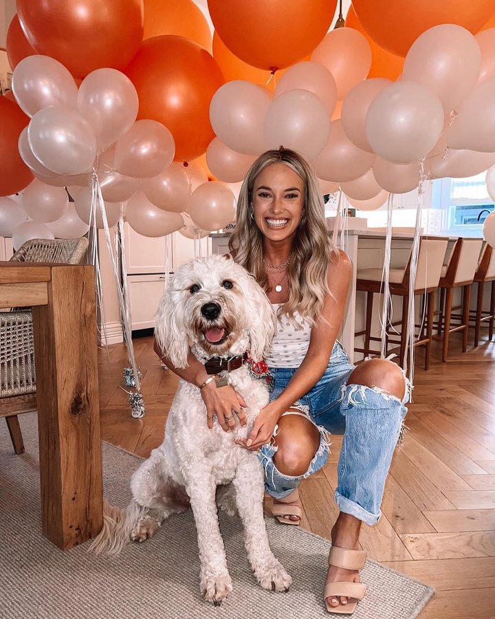 Instagram post by @emilyannetravis for Electric Picks. Caption reads: [...] birthday wishes 🤍🤍🤍 & thank you....