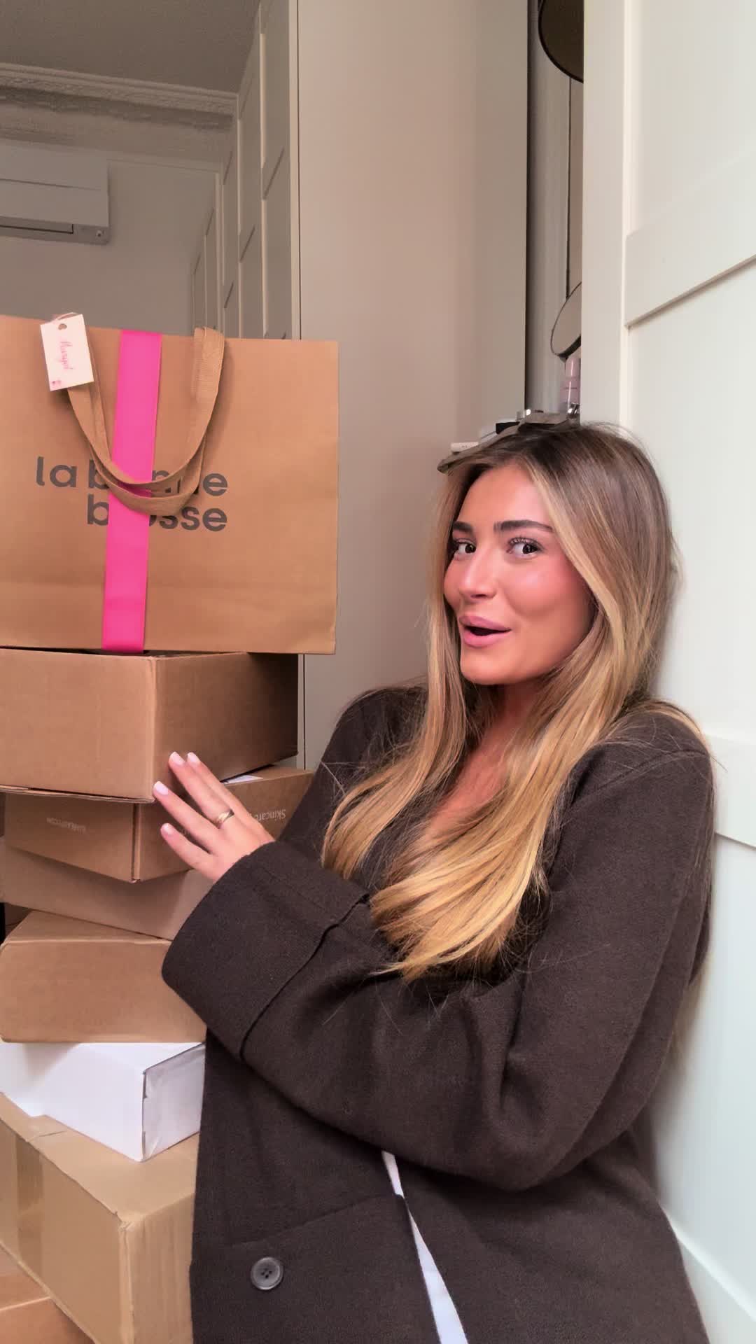 TikTok post by @margot_strc for ILIA Beauty. Caption reads: PR haul de rêve 🥺🥺💝 merci 💕💕 @La Bonne Brosse....