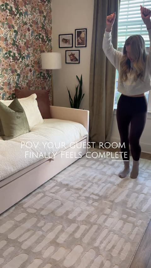 Instagram post by @looo_bear for Rugs USA. Caption reads: [...] my LTK (in bio) 🫶🏼 . . . . #rugsusa....