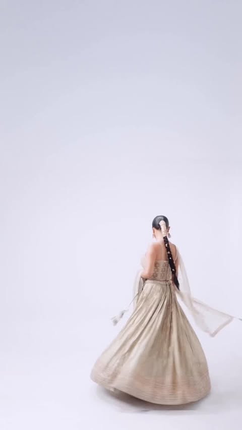 Instagram post by @singini.chowdhury for MYNTRA. Caption reads: [...] celebrations. Styled effortlessly with....