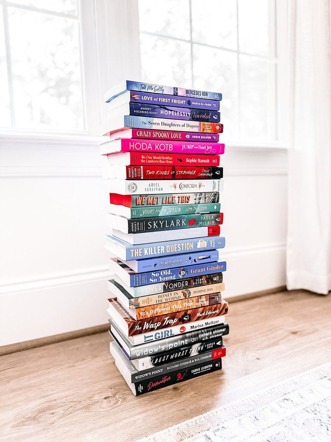 Instagram post by @marensreads for Putnam Books. Caption reads: Happy Monday, friends and a very happy start of....