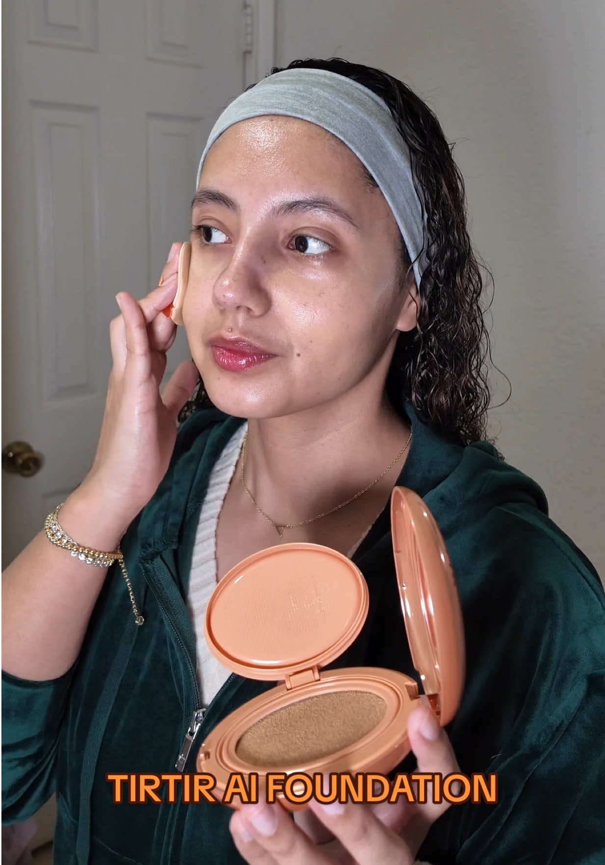 TikTok post by @isabelillingworth for d’Alba. Caption reads: [...] #everydaymakeup #latinacreator @d’Alba US....