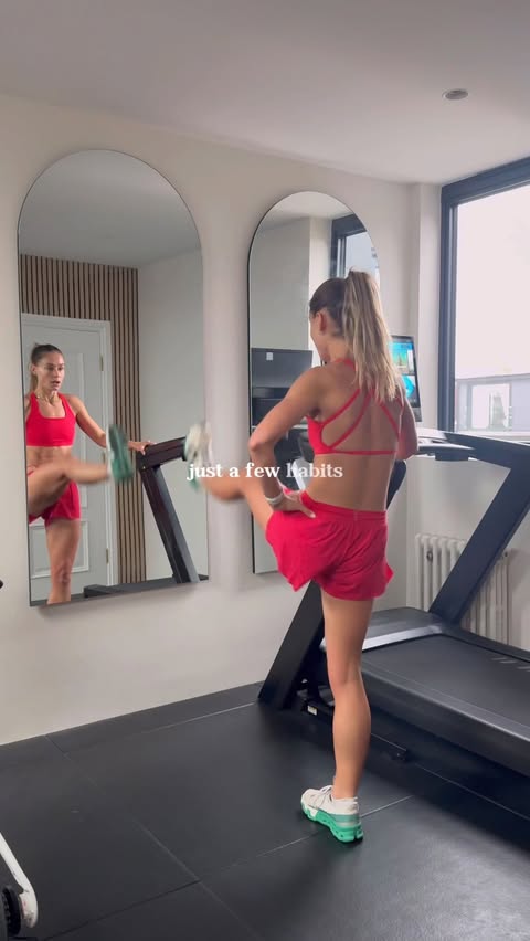 Instagram post by @rhiannoncbailey for Morrisons. Caption reads: [...] works for busy reaaaal lives 

@morrisons....