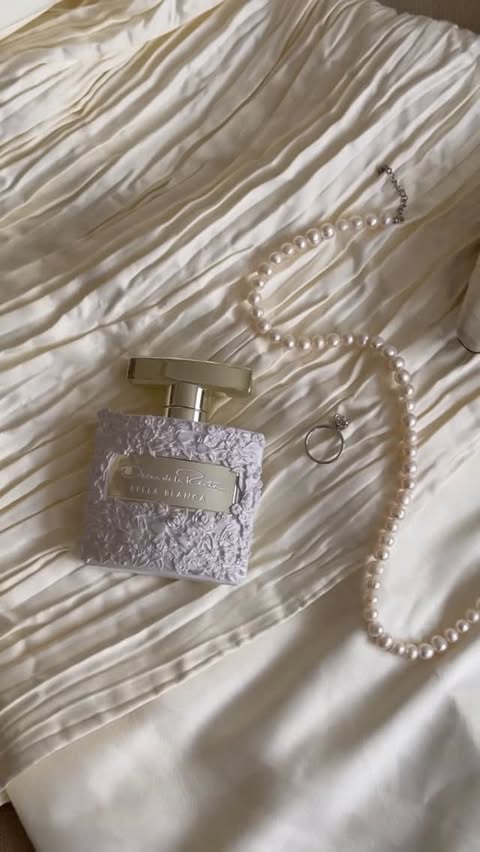 Instagram post by @maggie_mccormack for Oscar De La Renta. Caption reads: [...] 🤍💍👰‍♀️ Bella Blanca by @oscardelarenta....