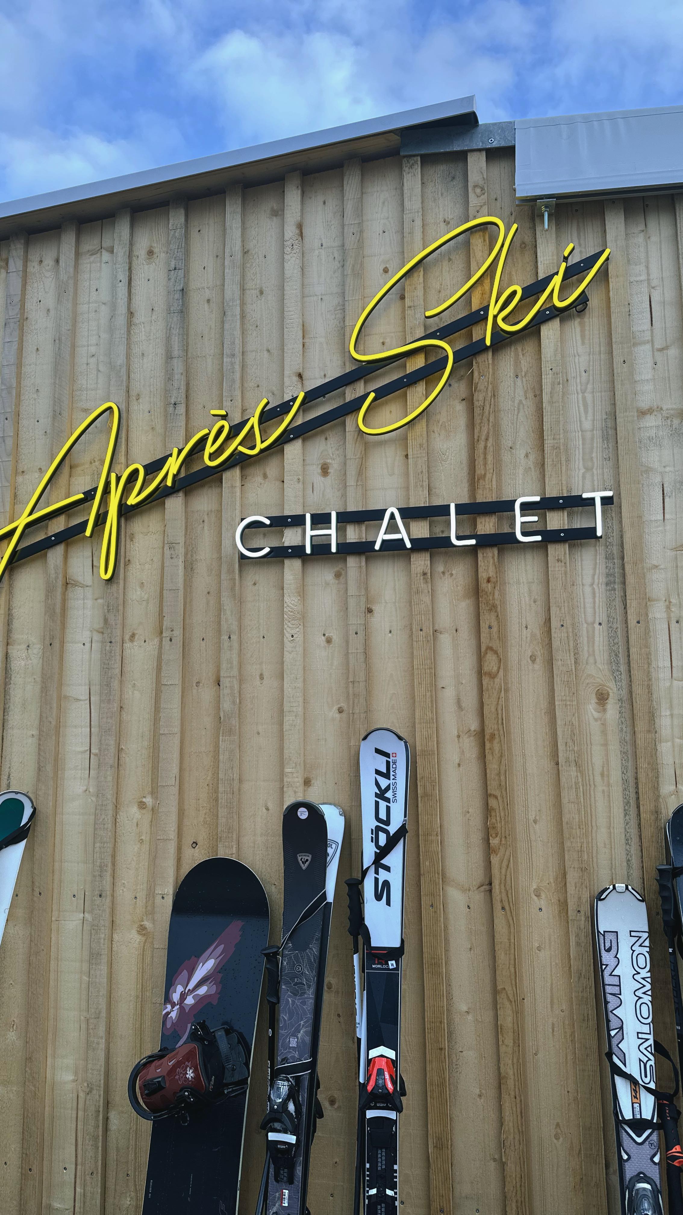 Instagram post by @lifewithbiiana for ifolor. Caption reads: [...] for a quality photobook i recommend you....