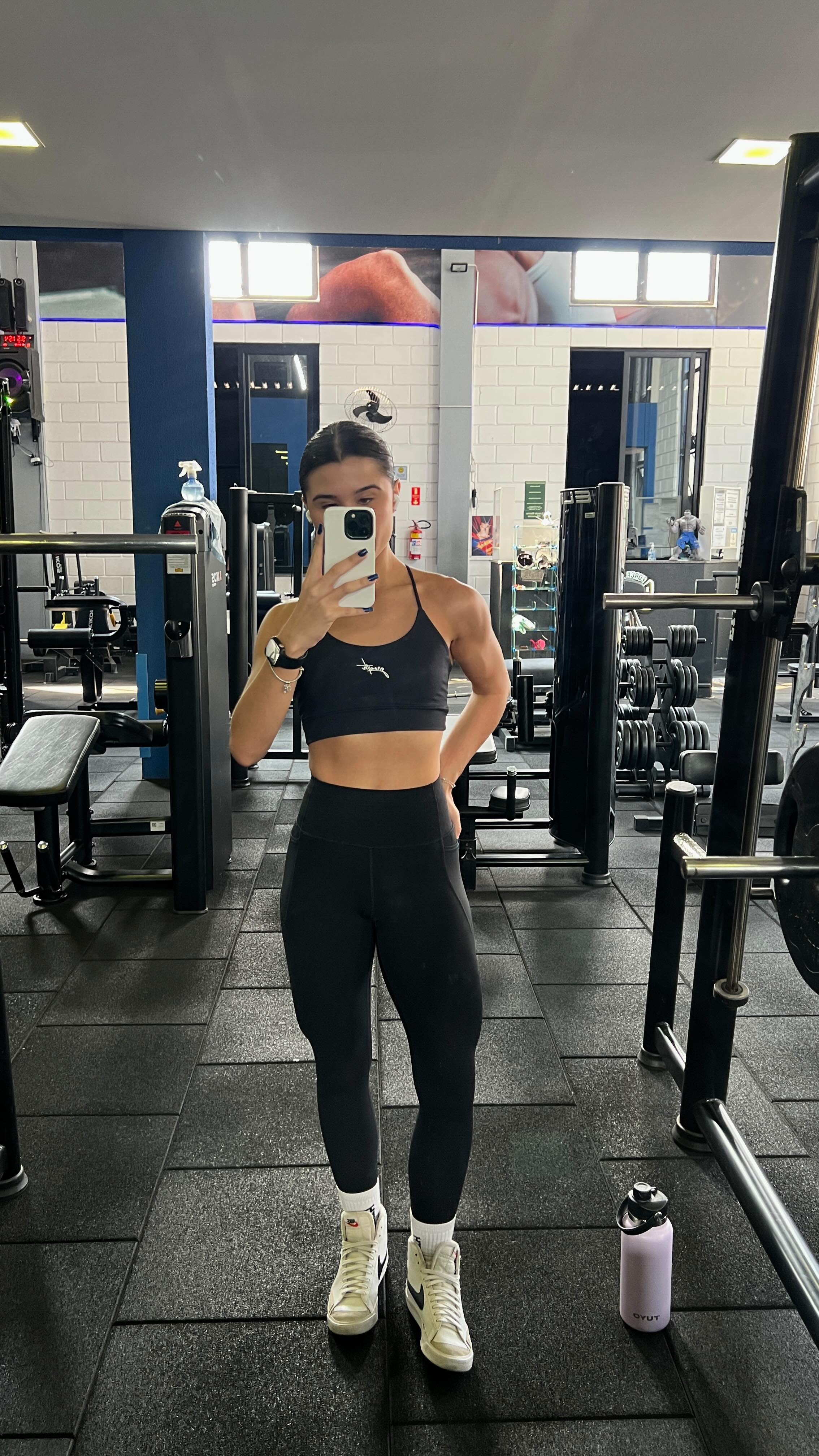 Instagram post by @juliabossomartins for Hidratei. Caption reads: [...] 🏷️CMJULIAB
@meuollie....