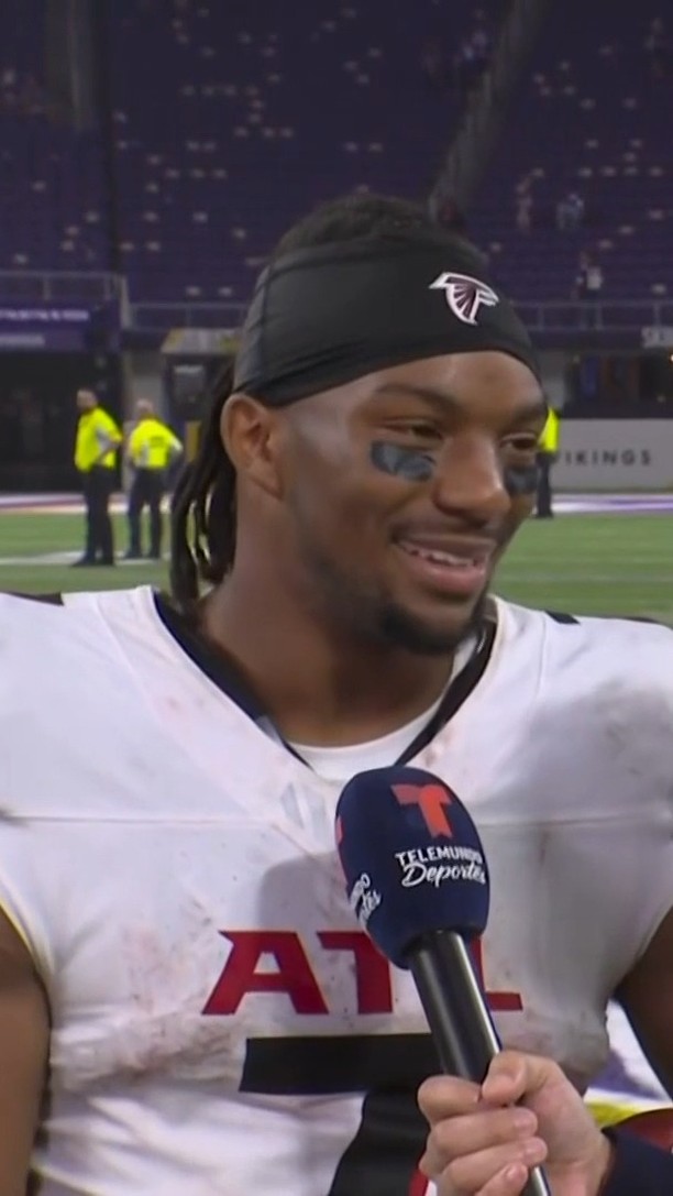 Instagram post by @diego__arrioja for Telemundo. Caption reads: ¡El show fue de Bijan Robinson! 🚀

🏈 El corredor....