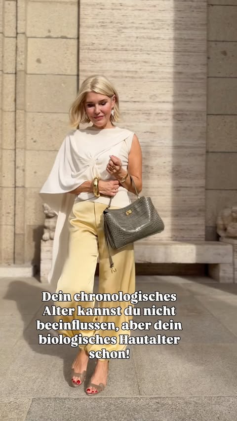 Instagram post by an influencer for Lancôme. Caption reads: [...] biologisches Alter schon! Lancôme hat eine....