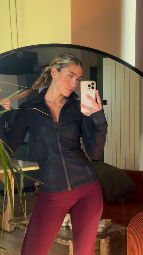 Instagram post by @_chelseakate for Amazfit. Caption reads: [...] women of all abilities 🏃‍♀️🤍 @amazfituk.