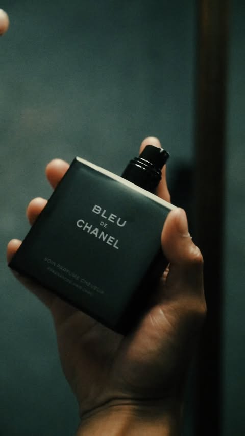 Instagram post by @isaacbramirez for CHANEL. Caption reads: [...] to experience the FIFA World Cup with Chanel....