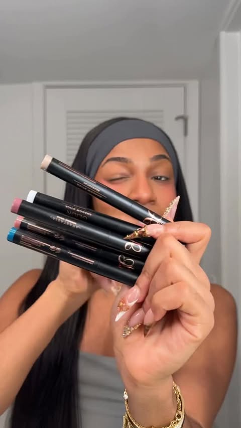 Instagram post by @queen.olu for Anastasia Beverly Hills. Caption reads: @anastasiabeverlyhills makes it to easy to give....