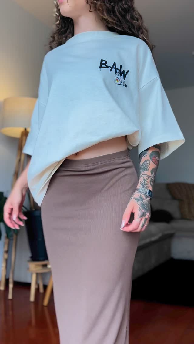 Instagram post by @paula.cachos for BAW CLOTHING. Caption reads: Fit check ✔️
@baw_official manda lookinhos 

#grwm....