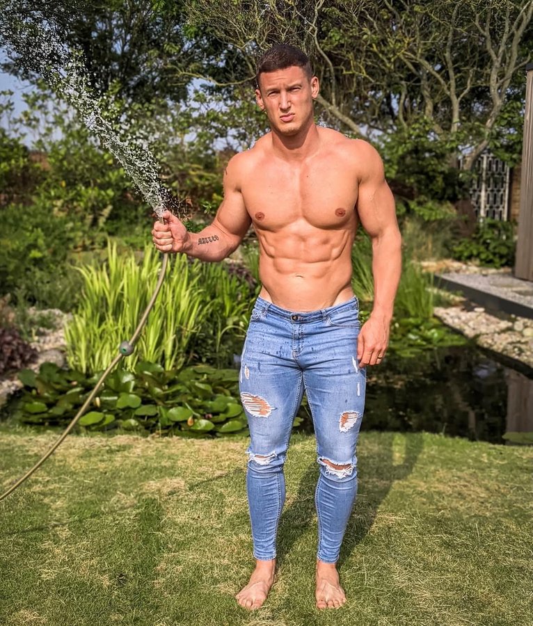 Instagram post by @mattdoesfitness for Legend London. Caption reads: [...] the place this summer Jeans from....