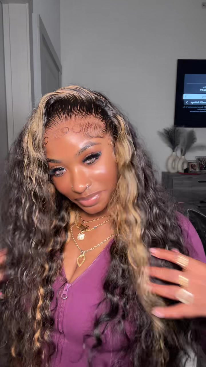TikTok post by @naaecash3 for Megalook. Caption reads: Megalook 13x6 Three-Go™ Honey Blonde Money Piece....