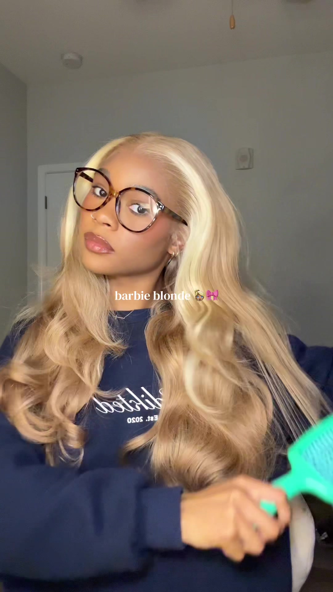 TikTok post by @tayylormonet for Megalook. Caption reads: this color is a must haveeeee @Megalookhair....