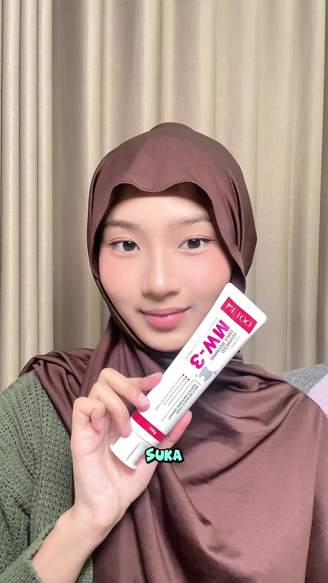 TikTok post by @magnaliarisyaa for Metoo Beauty. Caption reads: [...] supaya tetap putih pakai pasta gigi @Metoo....