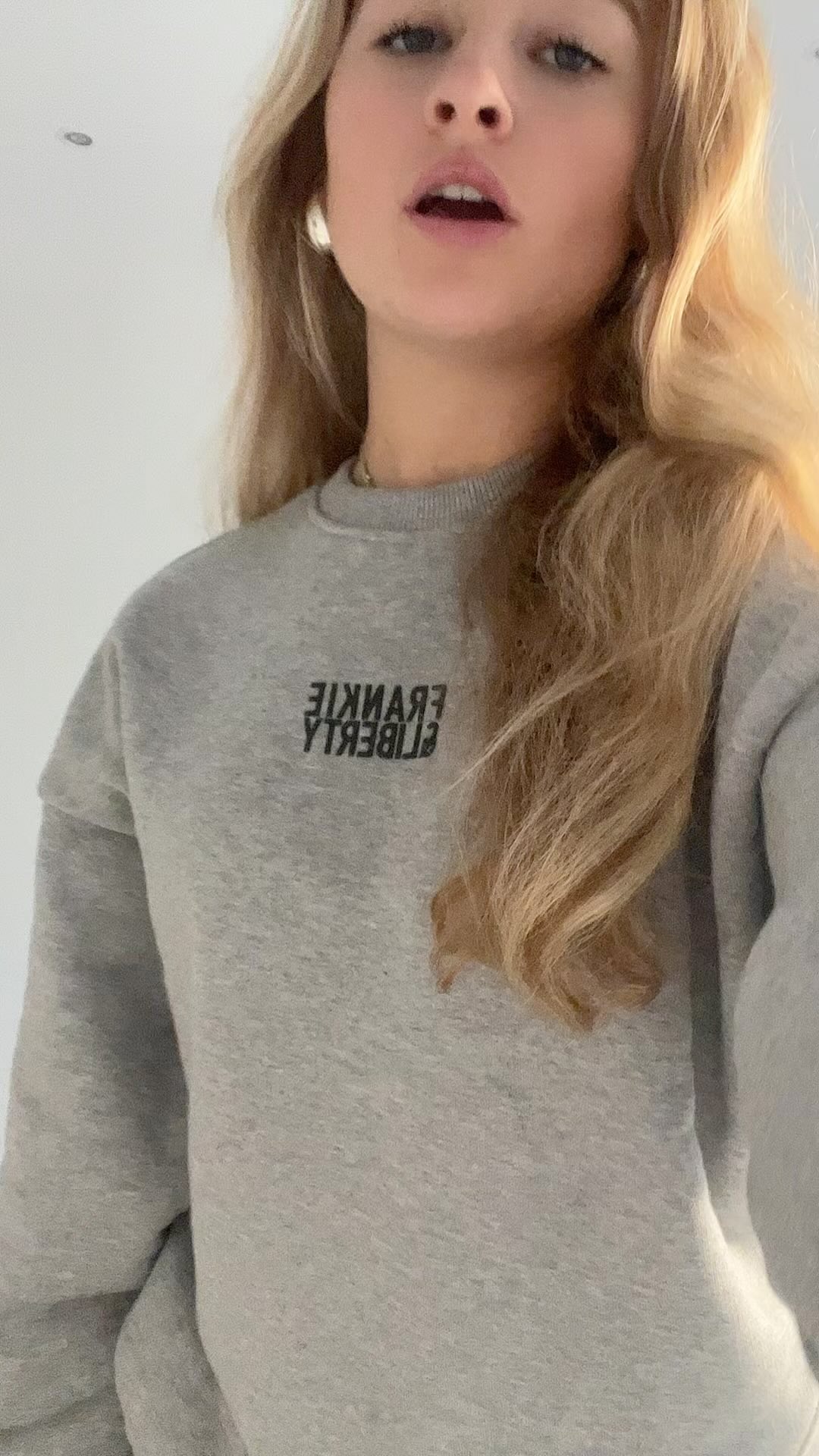 Instagram post by @jolie.dk for Wehkamp. Caption reads: Sweater weer! 💗
Sweater is van @wehkamp....