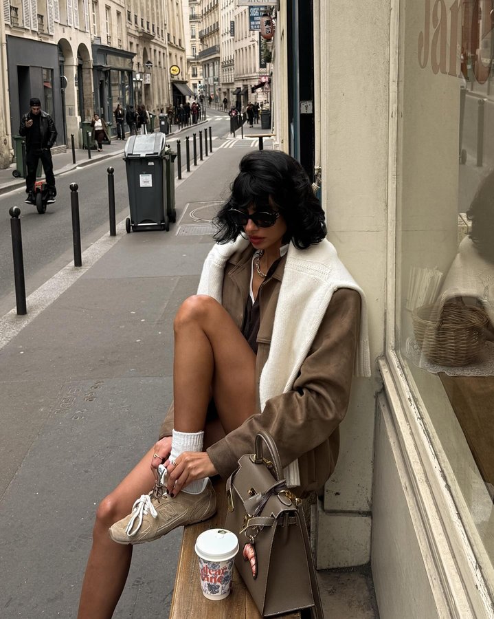 Instagram post by @veneti.a for The Frankie Shop. Caption reads: friday energy ☕️🍂.