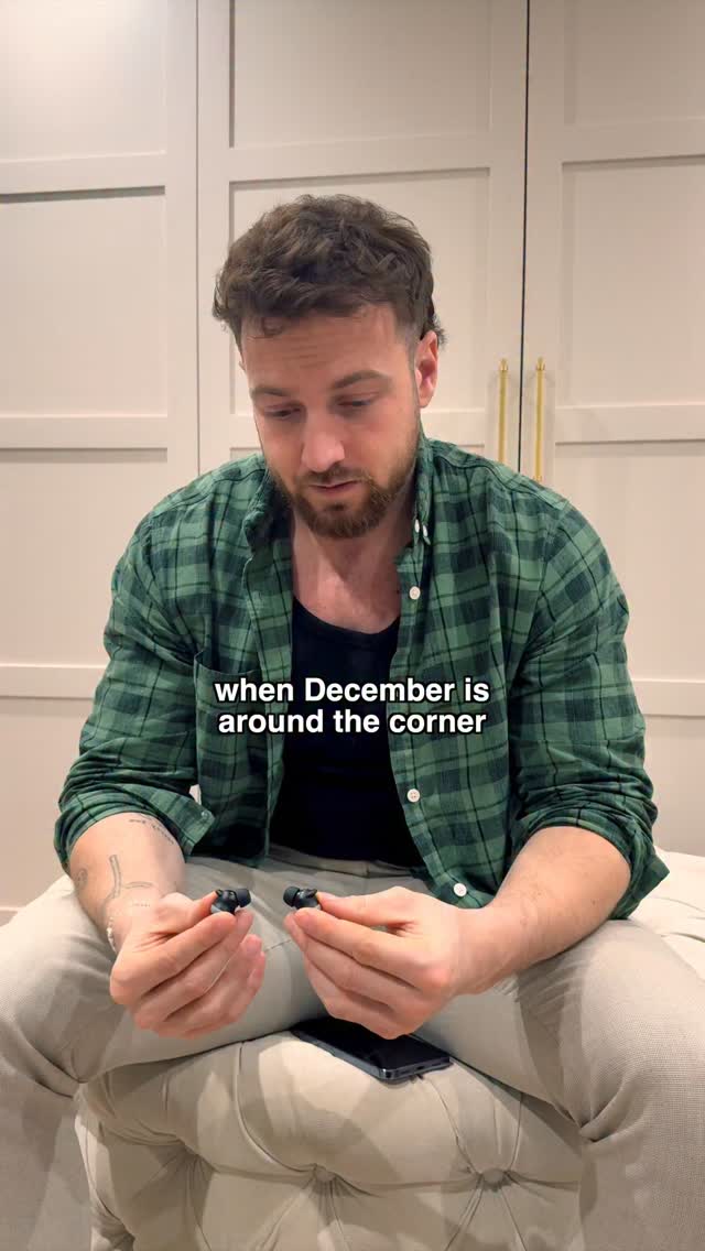 Instagram post by @samthompsonuk for Google Pixel. Caption reads: [...] can you do🕺😂?
#ItsPixelActually....