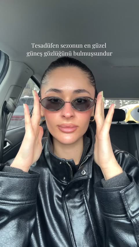 Instagram post by @meliketugceozkan for Ray-Ban. Caption reads: Aşk yaşıyorummmm🤍 #reklam.