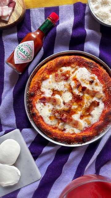 Instagram post by @gigimuraro for Tabasco. Caption reads: Pizza all’amatriciana 

Pizza in padellino con....