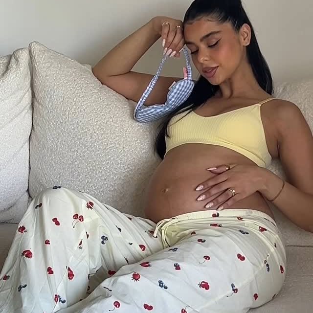 Instagram post by @bitanayeb for Hunkemöller. Caption reads: mother‘s day feels special this year 🤰🏻✨....
