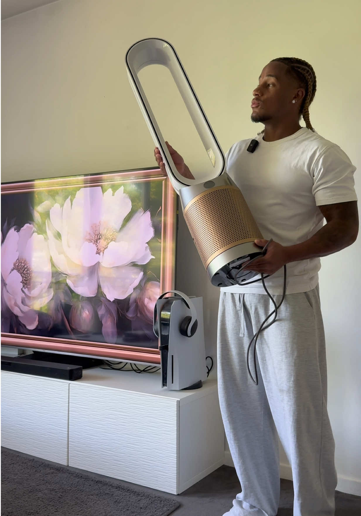 TikTok post by @jokebrant for Dyson. Caption reads: Merci @Dyson France  #produitoffertparlamarque....