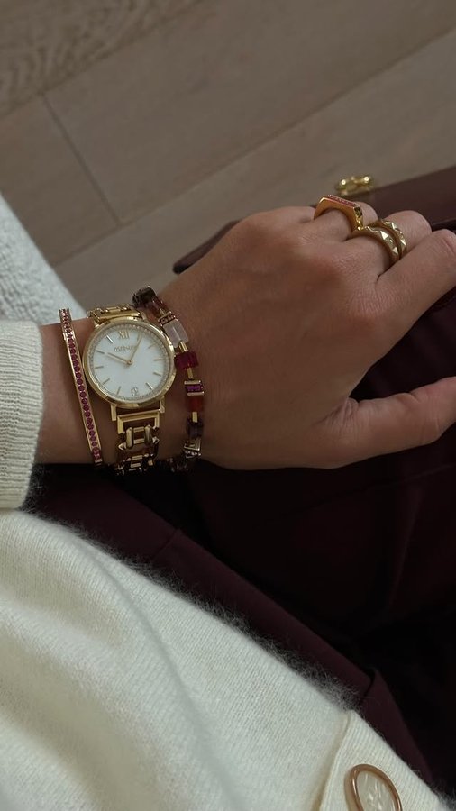 Instagram post by @cristinasurdu for COEUR DE LION Jewellery. Caption reads: 3 comfy outfits for these slow festive days 😊.....