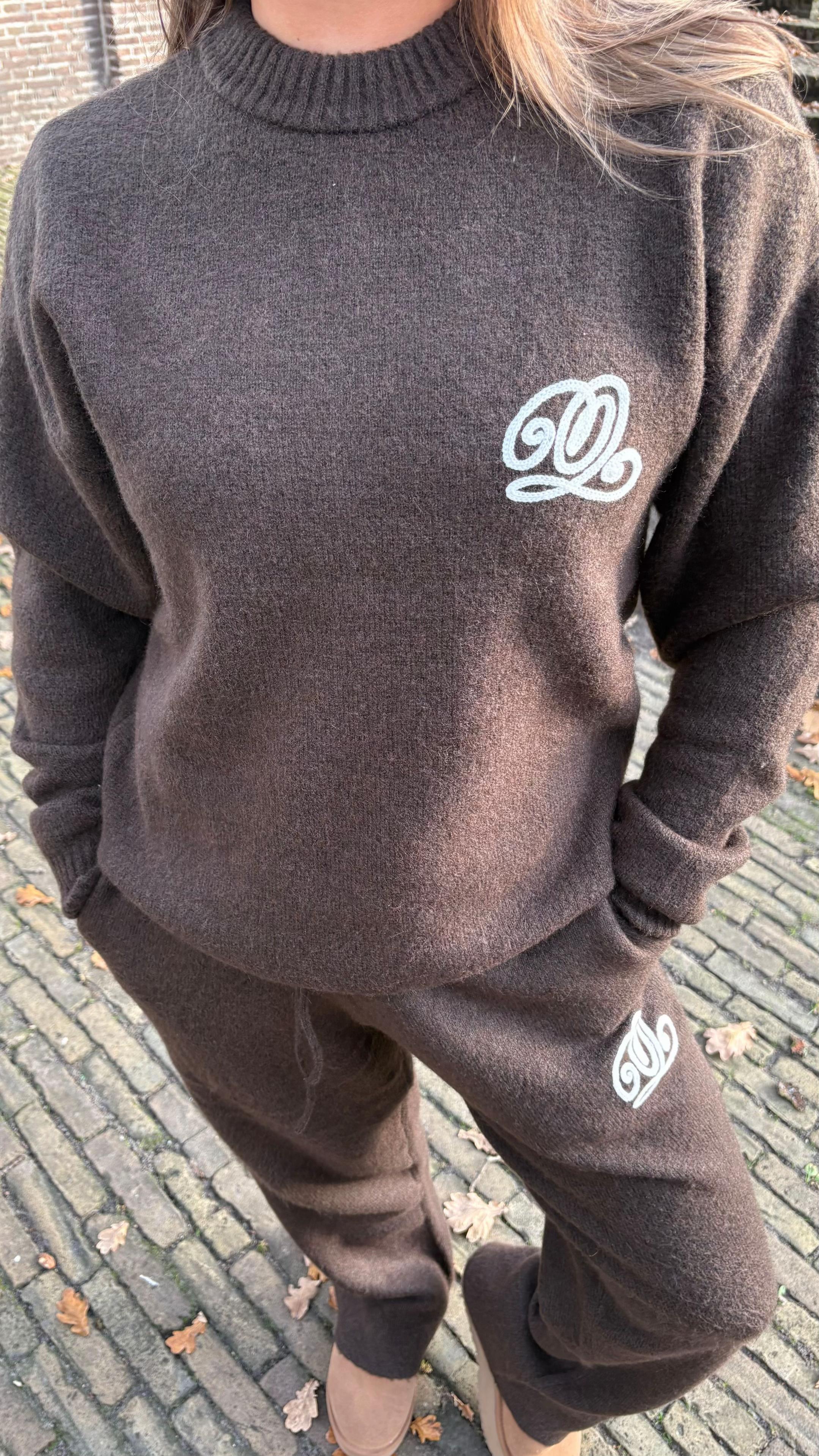 TikTok post by @naomivaneeren for Quotrell. Caption reads: Fall fits with @quotrell 🍂 Discount:”NAOMI10”.