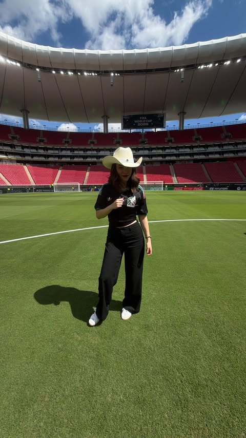 Instagram post by @mariferpp for AXE en Español. Caption reads: Algo que no les conté de esta Copa Mundial…....