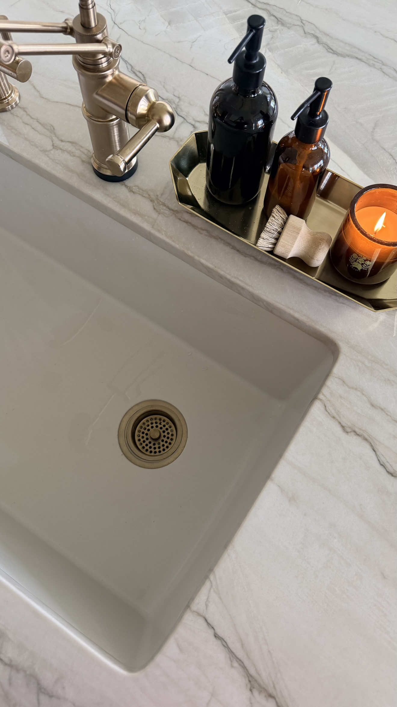TikTok post by @_catben_ for O-Cedar. Caption reads: [...] keep your white sink looking so white?....