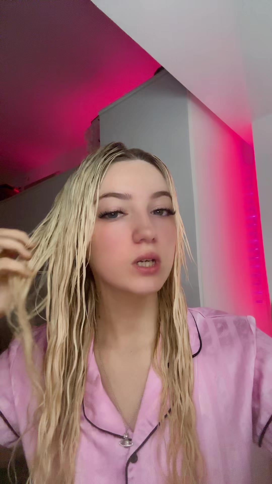 TikTok post by @el.x377 for Exploded Sweets. Caption reads: 😋😋 #foryoupage @Exploded Sweets #foryoupage....