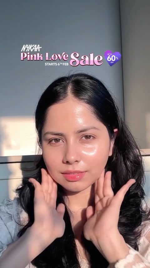 Instagram post by @beauty_with_samapti for Foxtale. Caption reads: [...] all the product links in your DM 💌✨ ✨....