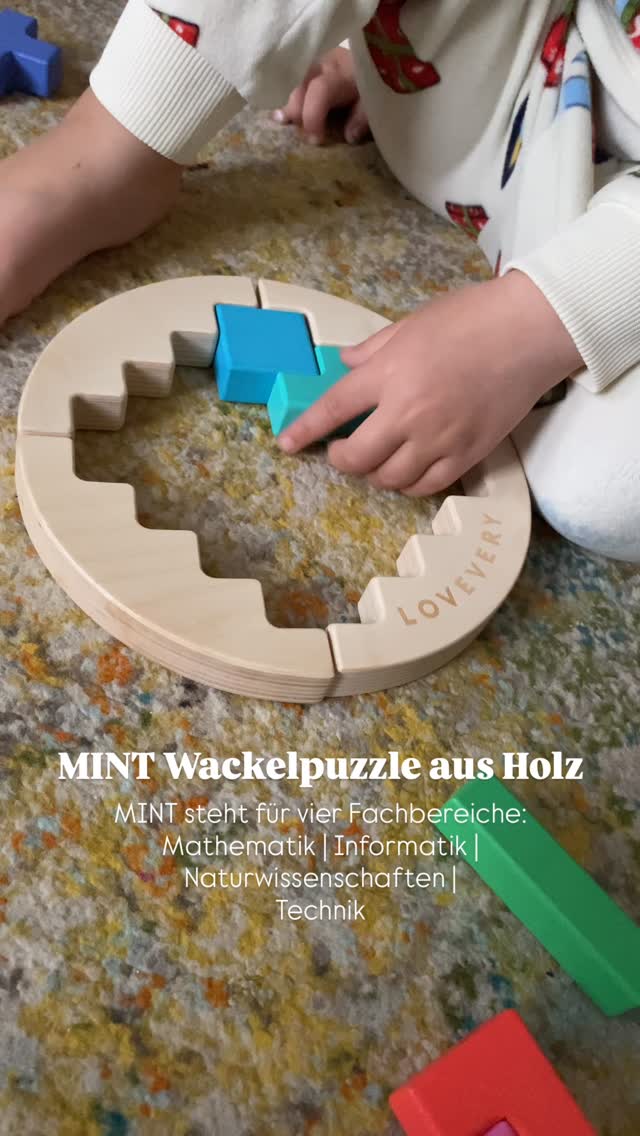 Instagram post by @bachperle for Lovevery. Caption reads: [...] wir’s eben nochmal.

#LoveveryGift....