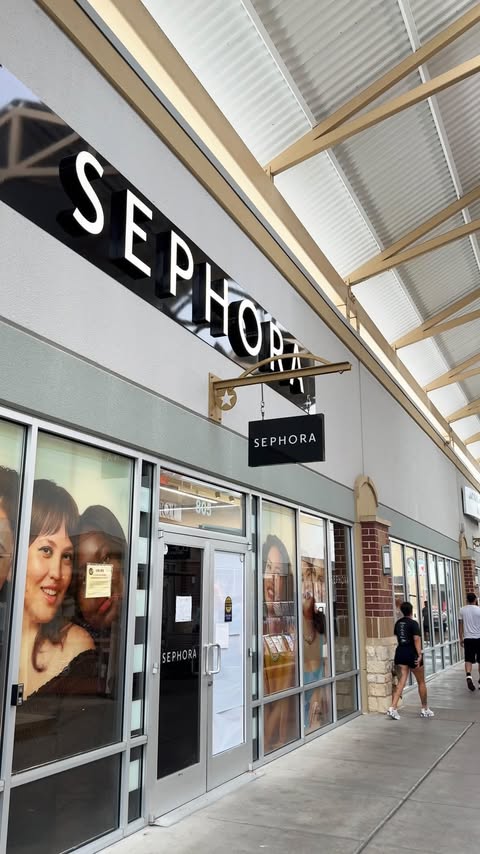 Instagram post by @livelifewithari for Premium Outlets. Caption reads: And just as I was looking for an excuse to go....