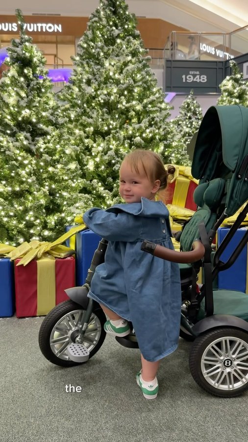 Instagram post by @anabondana for Bentley Trike. Caption reads: [...] Christmas unforgettable with the Bentley....