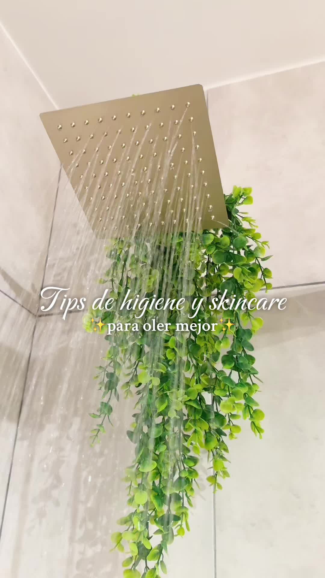 TikTok post by @chicavainilla for mixsoon. Caption reads: Tips de higiene y skincare para oler mejor 🫧🚿🧺....