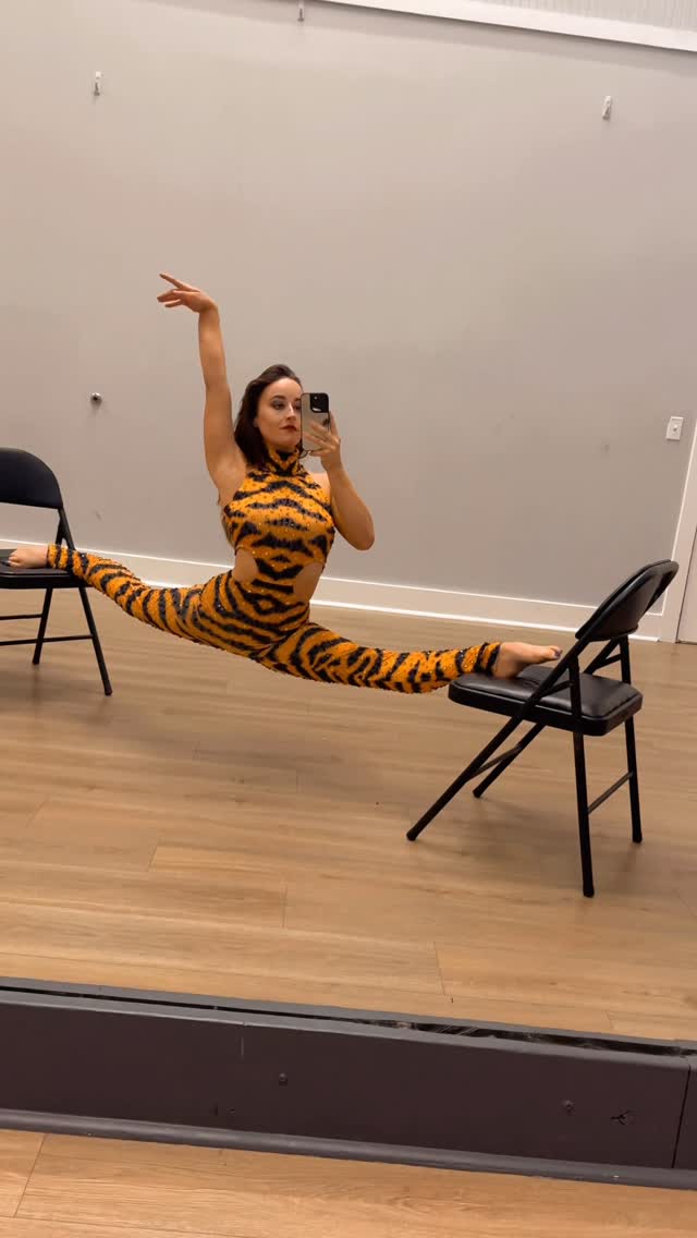 Instagram post by @orissakelly for Mew Mews. Caption reads: Cat reflexes at the end 😅🐅 loving my new costume....