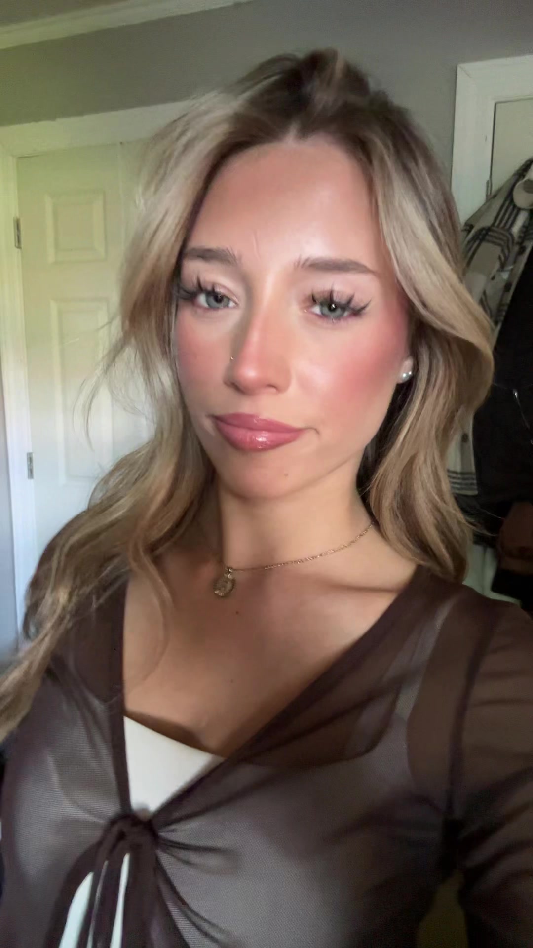 TikTok post by @itssraelyn for Fowendia Lashes. Caption reads: @Fowendia Lashes #fyp #trend #viral #lashes.