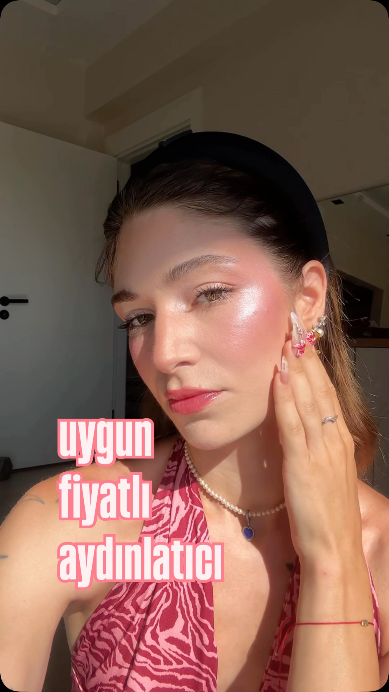 Instagram post by @inanilmazyakin for Wet N Wild Beauty. Caption reads: #reklam işbirliği yoktur 💖

highlighter:....