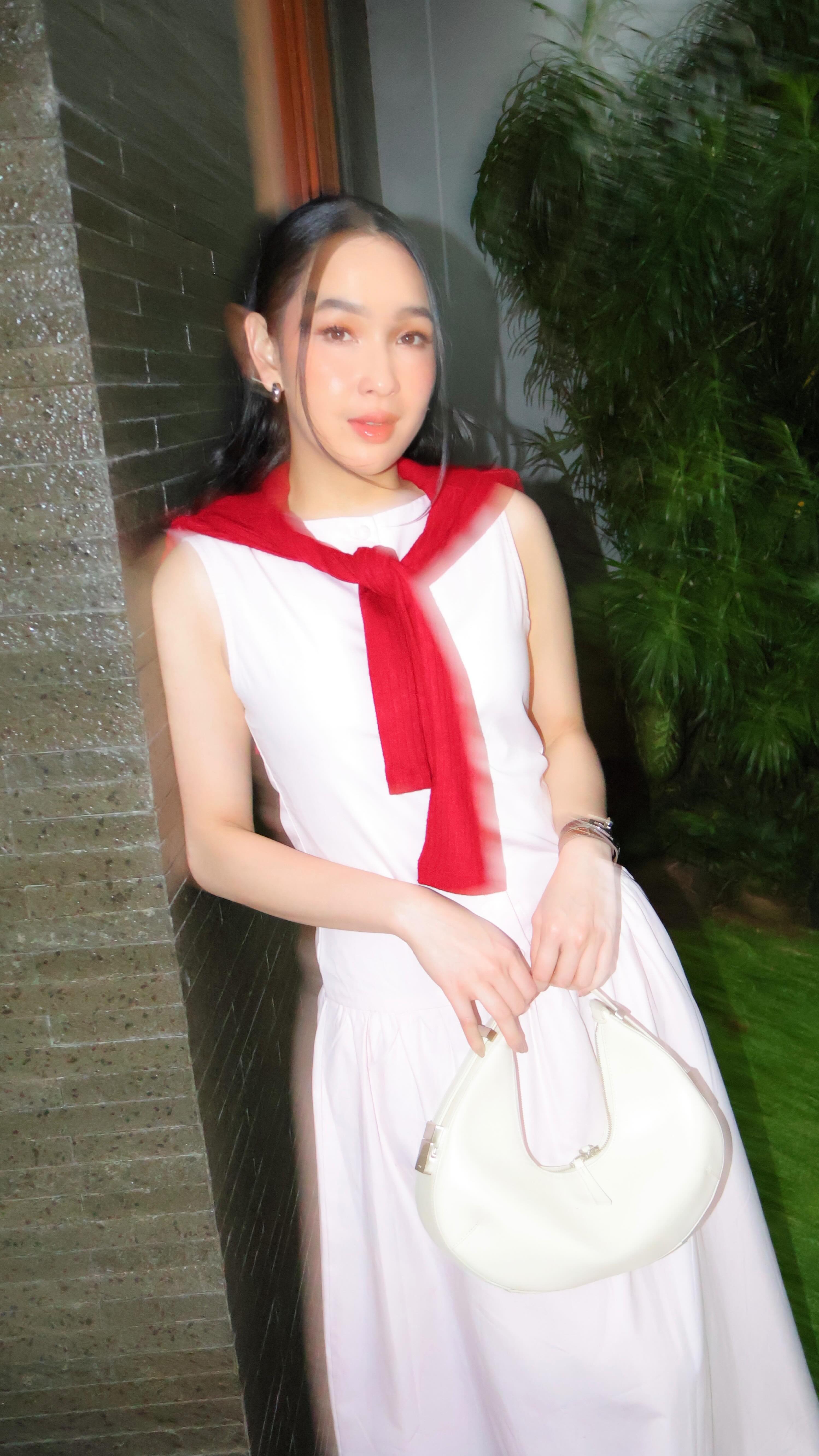 Instagram post by @agthpricilla for Scarlett Whitening. Caption reads: Styling my day based on scent, morning starts with....