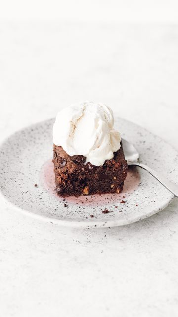 Instagram post by @tessbegg for Vivo Life. Caption reads: FUDGY VEGAN PROTEIN BROWNIES🤤 Save this reel and....