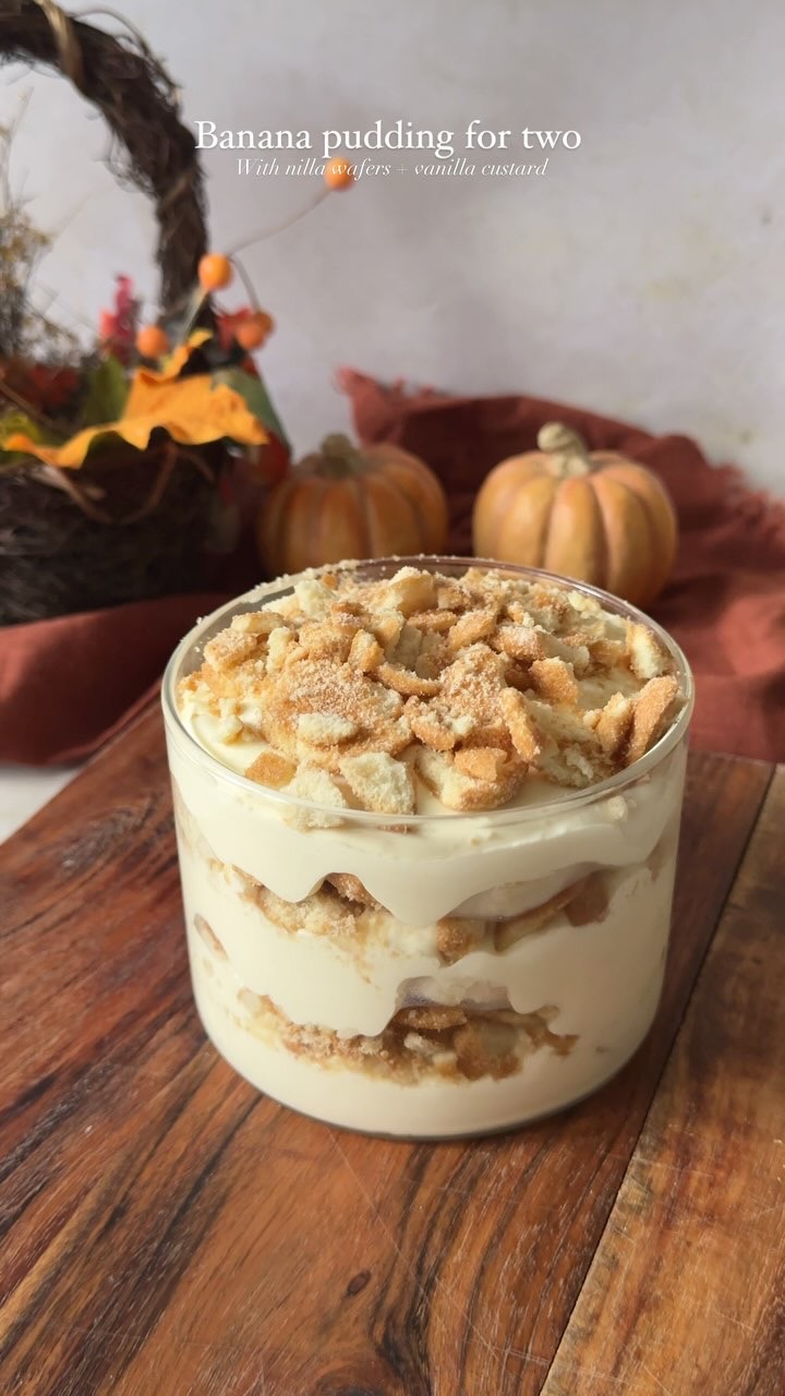 Instagram post by @dieteticaesthetic for The Feedfeed. Caption reads: This Magnolia Bakery Style Banana Pudding For Two....