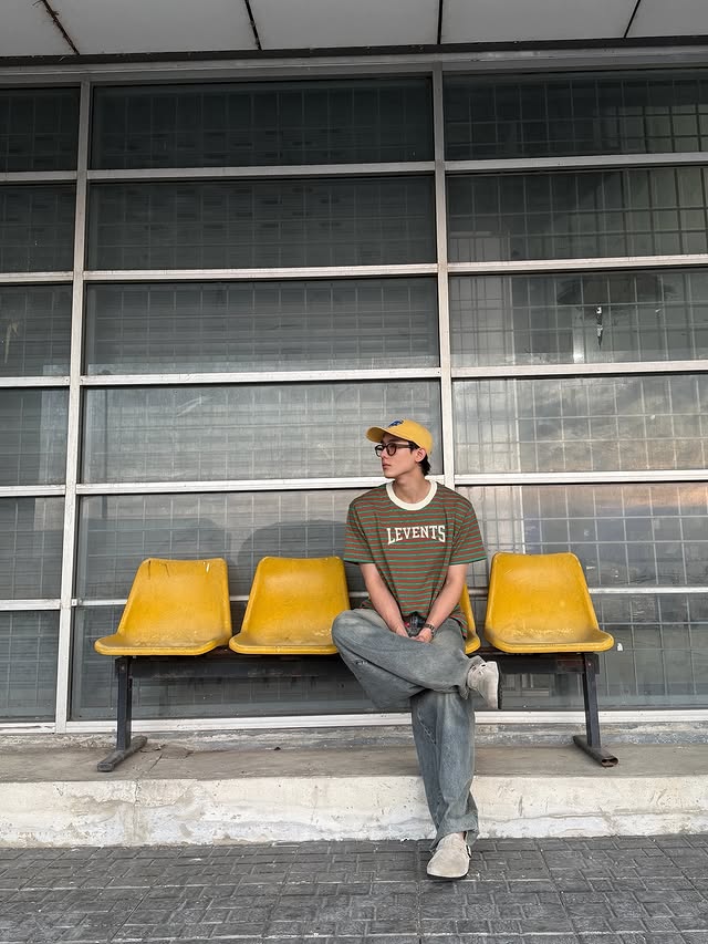 Instagram post by @kasibook_ for Birkenstock. Caption reads: 🐶😎

@birkenstock_thailand 
#BIRKENSTOCKTHAILAND....